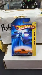 NIB 2005 1970 DODGE CHALLENGER HEMI ORANGE 2006 NEW MODELS HOT WHEELS 1/64 #29