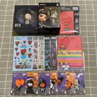 在飛比找蝦皮購物優惠-BTS BT21 TATA 吊飾 貼紙 萬聖節磁鐵 零錢包 