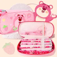 在飛比找momo購物網優惠-【Disney 迪士尼】草莓熊可愛大容量防潑水筆袋鉛筆盒
