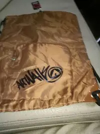 在飛比找Yahoo!奇摩拍賣優惠-airwalk厚背包原價480（桌藍袋）34x40cm