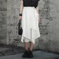 在飛比找ETMall東森購物網優惠-SIMPLE BLACK日系不規則半身裙