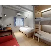Kinnon Deluxe Hostel Coworking Cafe