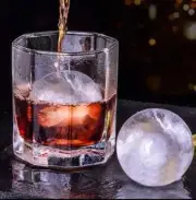 Silicone Ice Mold, Ice Cube Trays Reusable Ice Cube Maker with Lid