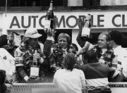 Hans-Joachim Stuck Derek Bell Al Holbert Porsche 962C 1st po Le Mans '86 Photo 3