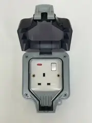 13a WEATHERPROOF SOCKET IP66 OUTDOOR 1 GANG SWITCHED + NEON INDICATOR WPS113