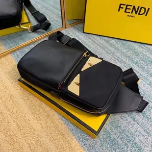 全新正貨FENDI 芬迪 老佛爺小怪獸胸包 真皮男包 男生商務休閒斜挎包 胸包 時尚百搭男包