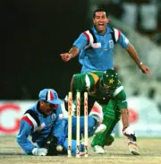 Alec Stewart Stumps Saqlain Mushtaq For 9 And England Win The- Old Cricket Photo