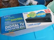 Apex DT250 Digital TV Converter Box with Analog Pass Through with Remote NEW
