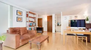 Spacious 1 Bedroom Flat with Patio in Angel