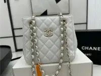 在飛比找Yahoo!奇摩拍賣優惠-二手正品 Chanel 香奈兒 23p新款 tote 水桶包