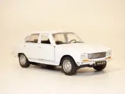 PEUGEOT 504 berline blanche 1/36