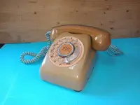 在飛比找Yahoo!奇摩拍賣優惠-庄腳柑仔店~早期600型轉盤式電話機