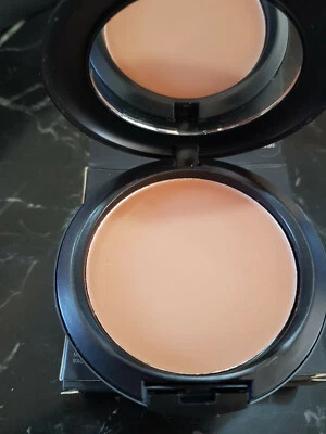 FOUNDATION POWDER PLUS MEDIUM/DARK COLOR NW50