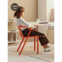 在飛比找ETMall東森購物網優惠-高級餐廳椅子創意顏色鮮艷靠背帶扶手塑料凳化妝椅書椅