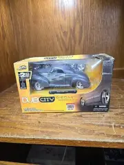1940 PONTIAC DUB CITY YOU BUILD IT KIT 1:24 JADA.