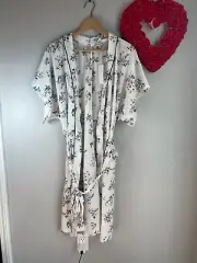 Moon River by Anthro Floral Short Kimono Sleeve Robe Medium White Waist Tie