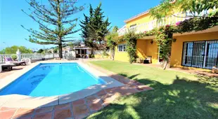 VILLA SEA VIEWS. PRIVATE POOL, BBQ, WIFI. AC. BEACH AT 200M.