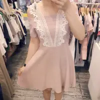 在飛比找蝦皮購物優惠-韓國復古粉紅黑色格紋修身連衣裙拼接蕾絲肩帶甜美性感顯瘦短裙套
