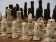 Berkeley Chess Victorian Chess Set Ivory and Brown include 40cm wooden board.