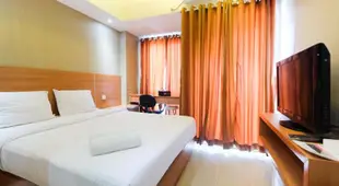 Comfy and Relaxing Studio Apartment @ Grand Dhika City By Travelio