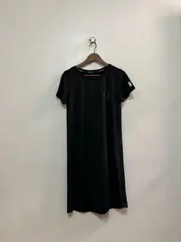 在飛比找Yahoo!奇摩拍賣優惠-Puma 黑色品牌字樣印花圓領短袖薄款舒適連身裙