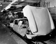 1980 Manufacturing The Last SPITFIRE Factory Assembly Line Picture Photo 6"x8"
