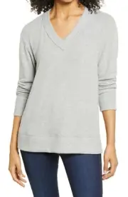Brand New Everleigh Women's Cozy V-Neck Sweater Gray Size Small G375