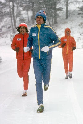 Frank Shorter in action running in snow in Boulder Frank Shorter R- Old Photo