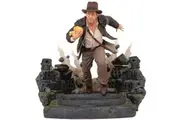 Diamond Select Toys Indiana Jones and The Raiders of The Lost Ark: Escape with Idol Deluxe Gallery Statue