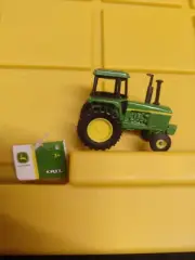ERTL JOHN DEERE TRACTOR DIECAST 1:64
