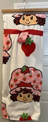 Strawberry Shortcake 60 X 70” Soft Plush Soft Throw Blanket Pink Red Face NWT