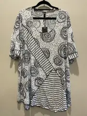 Taking shape 20 'Demi' foil tunic bamboo blend blouse NWT plus short sleeve