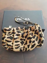在飛比找Yahoo!奇摩拍賣優惠-PRADA 馬毛 豹紋 手拿包 手提包