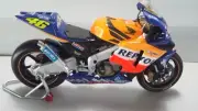 Valentino Rossi. Honda RC211V MotoGP 2002. Minichamps 1/12.