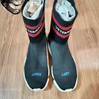 在飛比找PopChill優惠-[二手] REEBOK × Vetements 聯名 襪套鞋