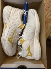 Mizuno Womens Wave Momentum NB Netball Shoes (Nimbus Cloud/Gold)