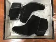 Blondo Womens 8.5 black shoes bootie zip up style waterproof suede. Worn once