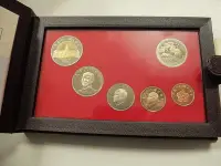 在飛比找Yahoo!奇摩拍賣優惠-AP997 丙子鼠年八十五年 85年硬幣生肖套幣 精鑄版 盒