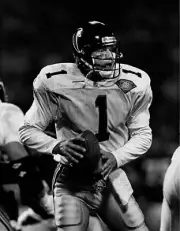 Jeff George Atlants Falcons drops back to pass 1990s Old Photo 1
