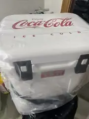Yeti Roadie 24 Hard Cooler - Coca Cola Limited Edition Rare NEW