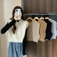 在飛比找momo購物網優惠-【D.studio】韓版連帽短版收腰無袖針織外套(針織背心 