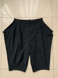 在飛比找Yahoo!奇摩拍賣優惠-義大利🇮🇹品牌MARYLING 黑色口袋造型設計五分褲