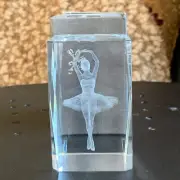 VINTAGE BEAUTIFUL 3D LASER ETCHED HOLOGRAM BALLERINA GLASS PAPERWEIGHT