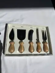 Williams Sonoma Italian Cheese Knives Spreader 5 pc set Antonini Olive Wood NIB