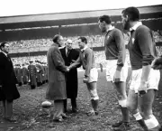 Sir Alec Douglas-Home Shakes Hands With Wales' Captain 1964 OLD RUGBY PHOTO