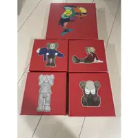 在飛比找蝦皮購物優惠-正版kaws tokyo first拼圖 kaws toky