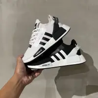 在飛比找蝦皮購物優惠-Adidas NMD R1 V2 新版 台灣公司貨 黑 GX