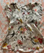 New with tags Old Navy Flutter Sleeve Maternity Top White Floral Size Petite XS