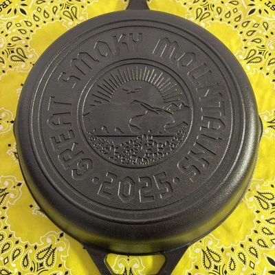 Lodge Advertising "Great Smoky Mountains 2025" Cast Iron Skillet 10 1/4"