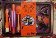 Handstand Kitchen Trick Or Treat Deluxe Cookie Decorating Kit